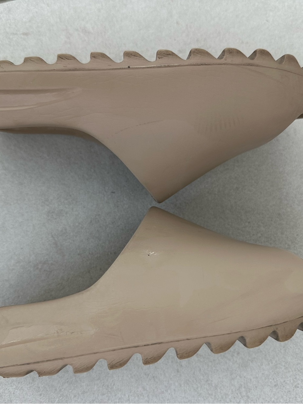 didas Yeezy Slide Size 8 Men’s Neutral Beige